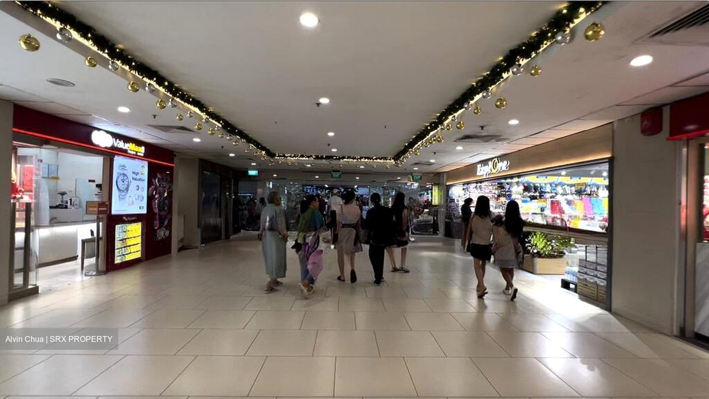 Lucky Plaza (D9), Shop House #628803461